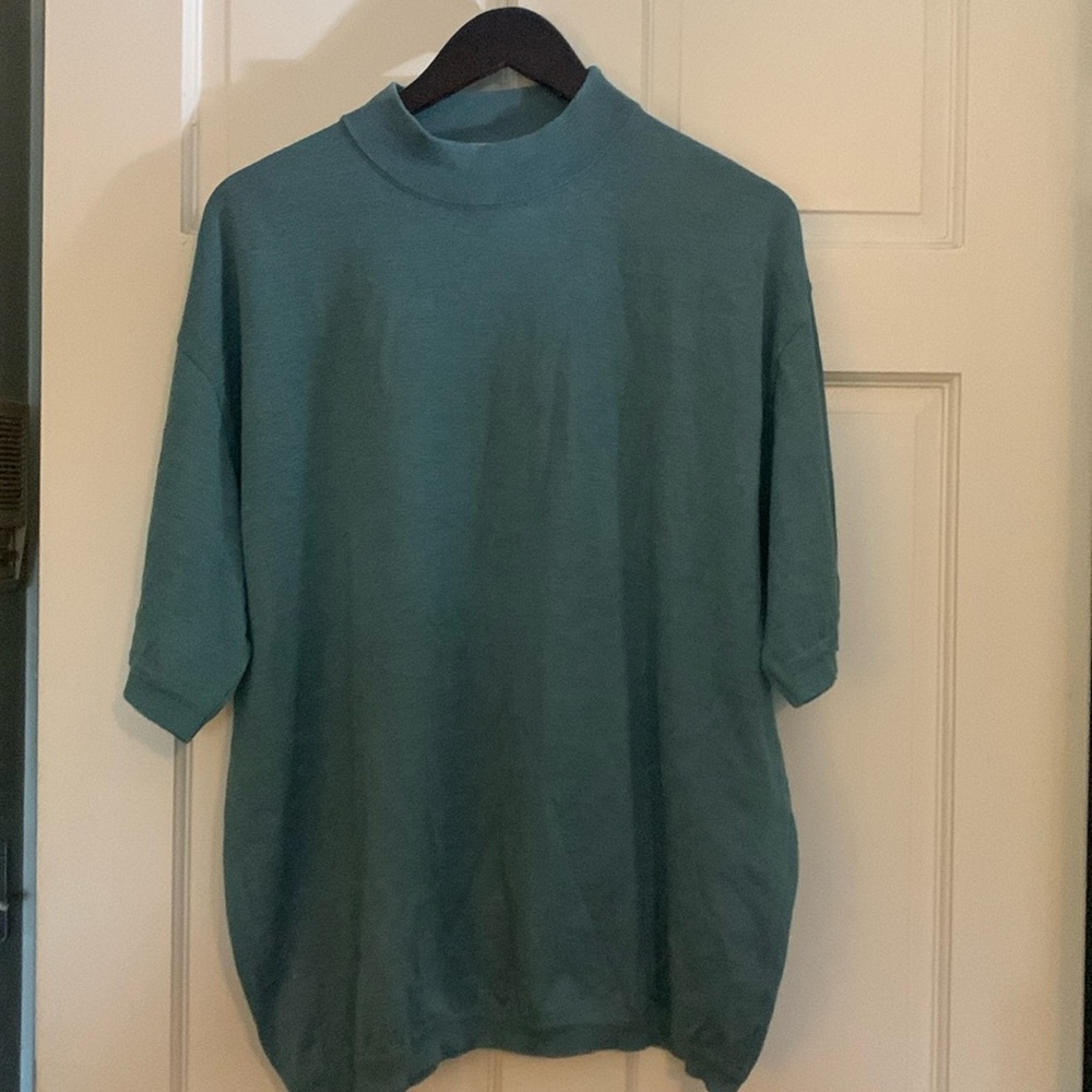 2 St. Croix men’s knits classic. Gently worn. One Jade green, one dark blue L.